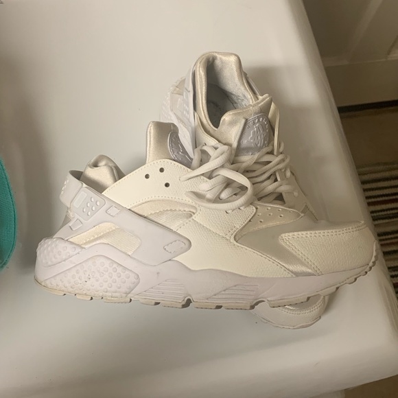 Nike Shoes - Nike Huaraches